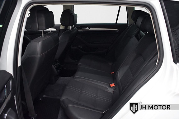 Volkswagen Passat Alltrack 10 of 12
