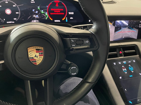 Porsche Taycan 10 of 24