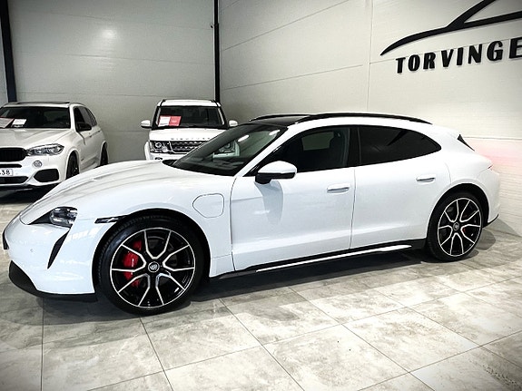 Porsche Taycan 3 of 5