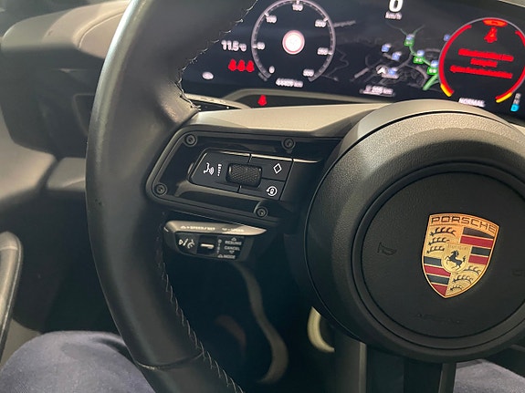Porsche Taycan 9 of 24