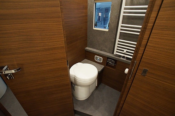 Carthago C-line I 5.9 XL LE, Mercedes 11 of 17
