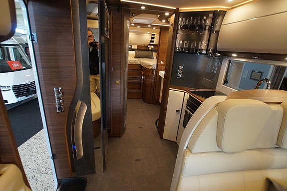 Carthago C-line I 5.9 XL LE, Mercedes 8 of 17