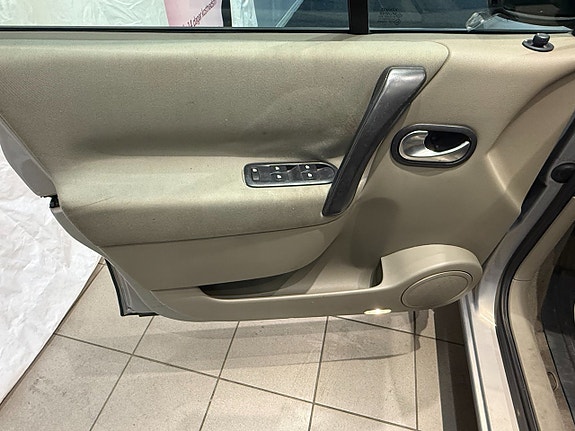 Renault Grand Scenic II 7 of 13