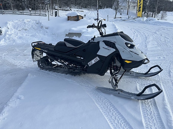 Ski-Doo Summit Adrenaline 146" 600 R E-Tec -26 2 of 5