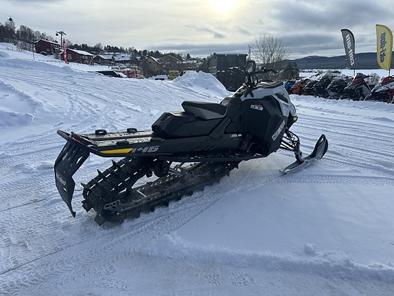 Ski-Doo Summit Adrenaline 146" 600 R E-Tec -26 3 of 5