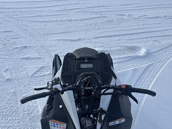 Ski-Doo Summit Adrenaline 146" 600 R E-Tec -26 5 of 5