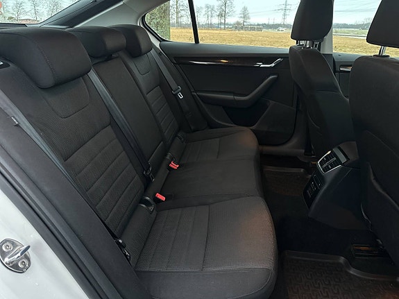 Skoda Octavia 10 of 17