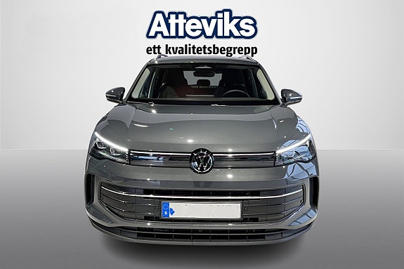 Volkswagen Tiguan 2 of 15