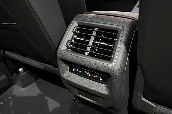 Volkswagen Tiguan 9 of 15