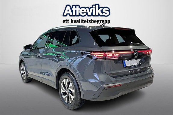 Volkswagen Tiguan 5 of 15