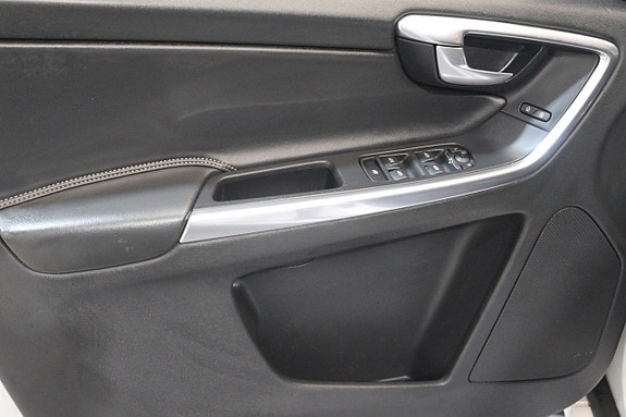 Volvo XC60 12 of 29