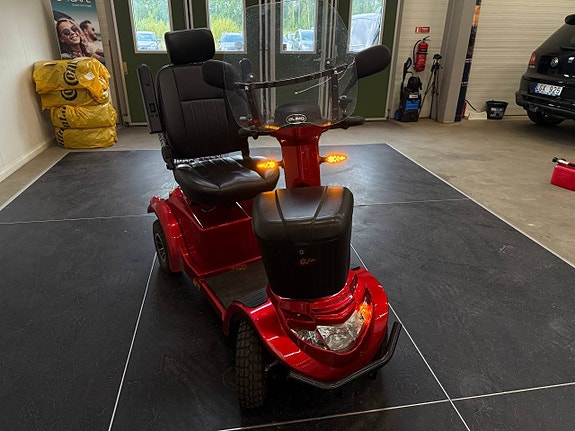 Fyrhjuling Promenadscooter|låga km|en ägare|