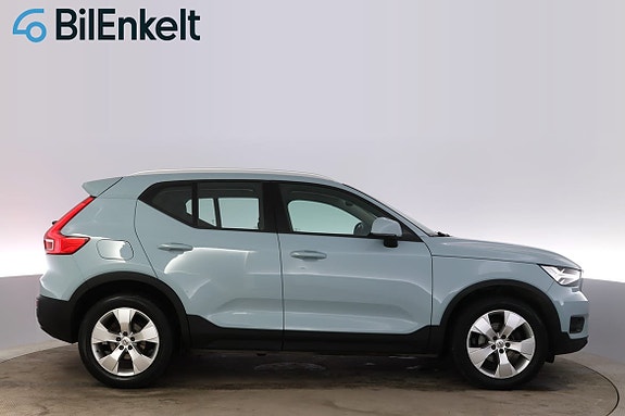 Volvo XC40 2 of 5