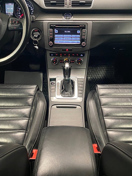 Volkswagen Passat 16 of 24