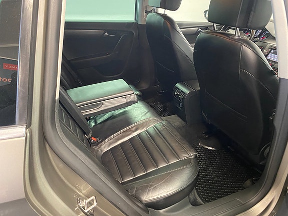 Volkswagen Passat 14 of 24