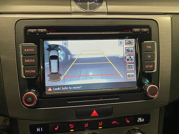 Volkswagen Passat 19 of 24