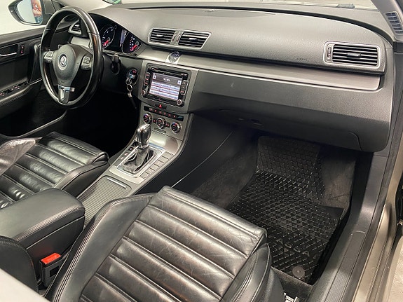 Volkswagen Passat 11 of 24
