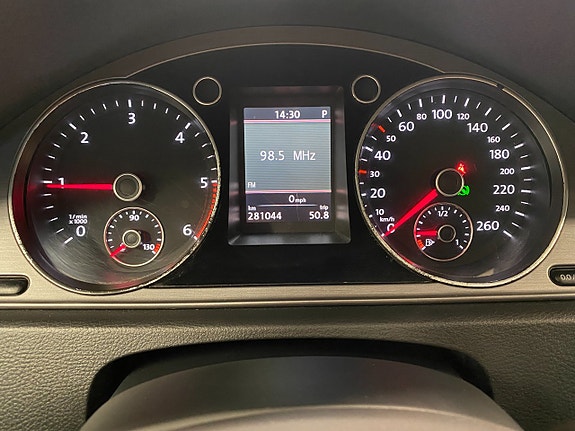 Volkswagen Passat 18 of 24