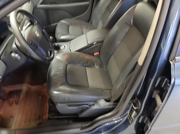 Volvo V70 7 of 11