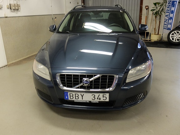 Volvo V70 2 of 11