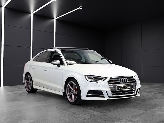 Audi S3 3 of 5