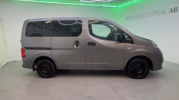 Nissan NV200 5 of 19