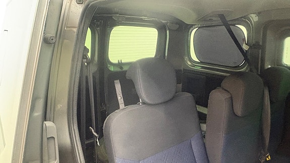 Nissan NV200 19 of 19