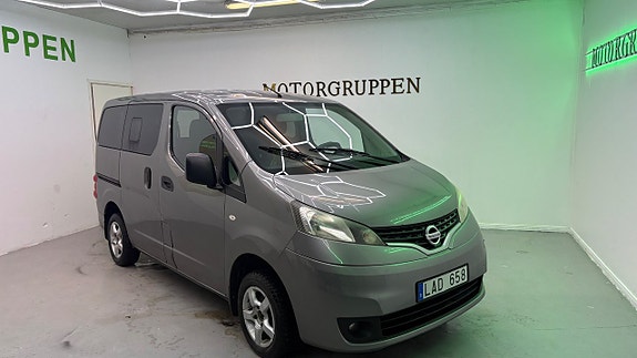 Nissan NV200 2 of 5