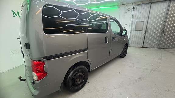 Nissan NV200 3 of 19