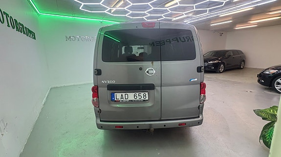 Nissan NV200 4 of 19