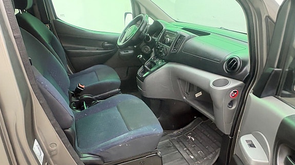Nissan NV200 17 of 19