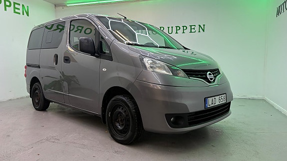 Nissan NV200 2 of 19