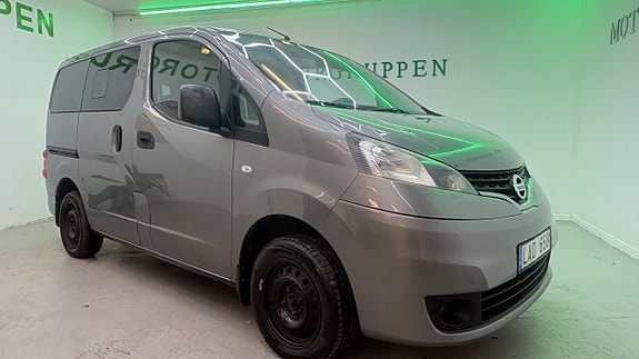 Nissan NV200 12 of 19