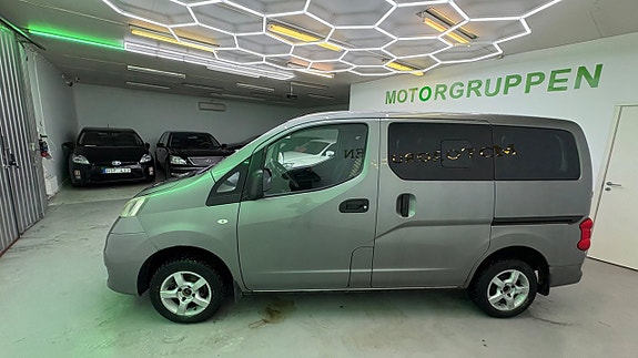 Nissan NV200 4 of 5