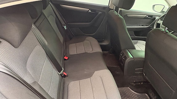 Volkswagen Passat 10 of 10