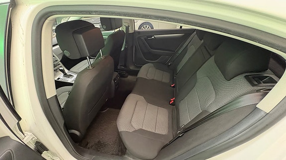Volkswagen Passat 9 of 10