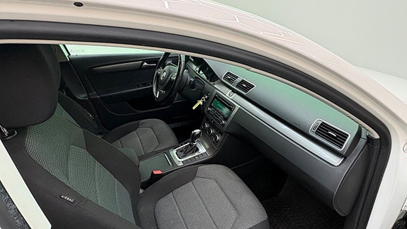 Volkswagen Passat 8 of 10