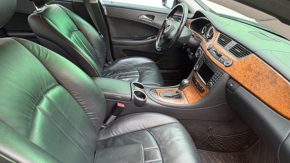 Mercedes-Benz CLS350 11 of 12