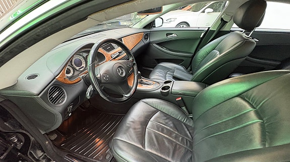 Mercedes-Benz CLS350 9 of 12