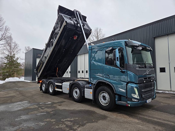 VOLVO FM 8X2 TIPPBIL LÅGA MIL