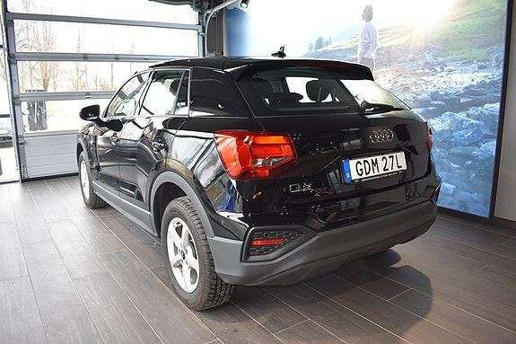 Audi Q2 2 of 5