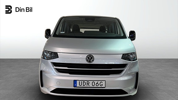 Volkswagen Caravelle 4 of 5