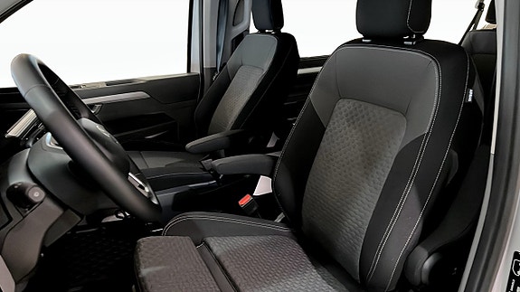 Volkswagen Caravelle 8 of 15