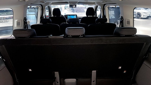 Volkswagen Caravelle 15 of 15