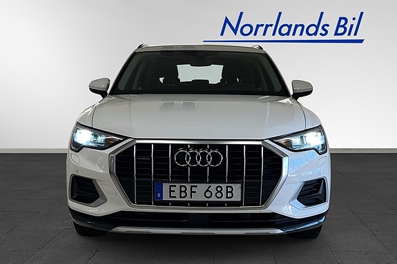 Audi Q3 2 of 5