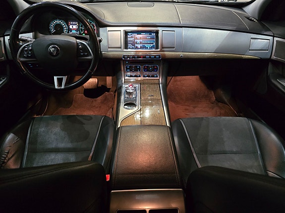 Jaguar XF 9 of 16