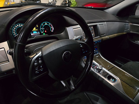 Jaguar XF 7 of 16
