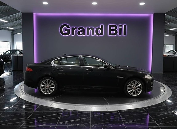 Jaguar XF 3 of 5
