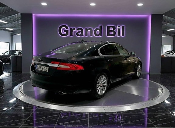 Jaguar XF 4 of 5