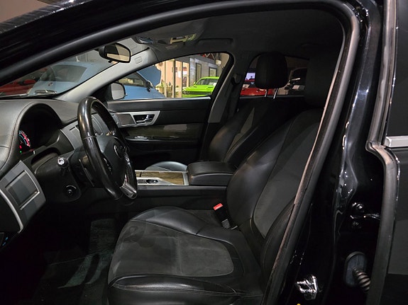 Jaguar XF 5 of 5